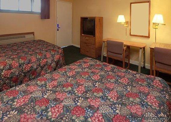 American Inn Motel Pratt Eksteriør bilde