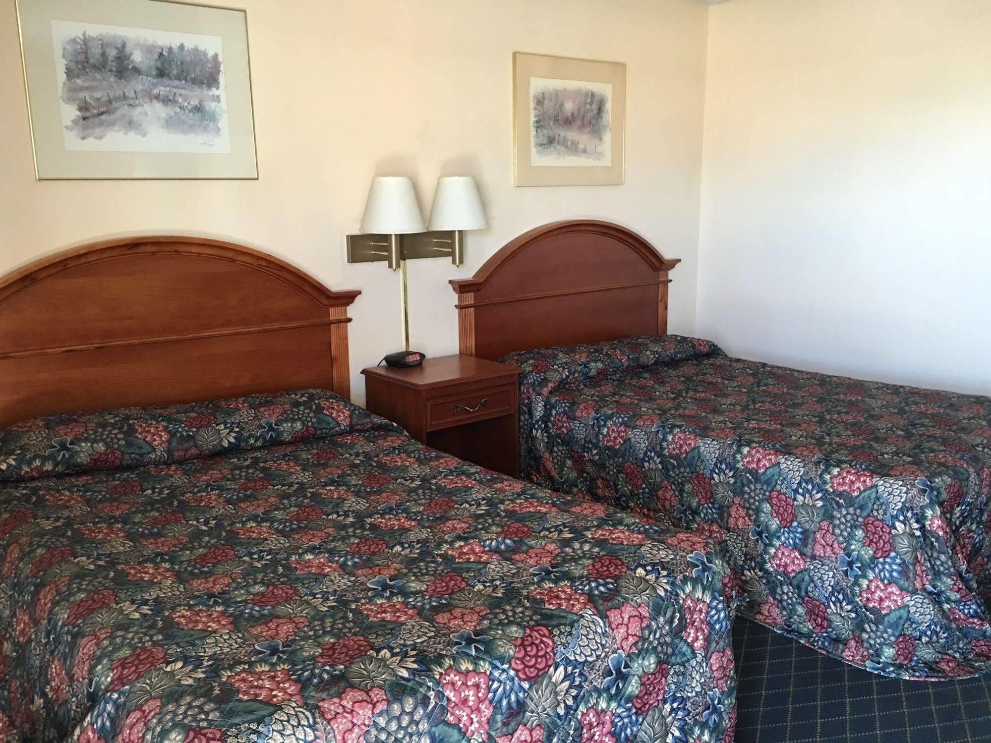 American Inn Motel Pratt Eksteriør bilde